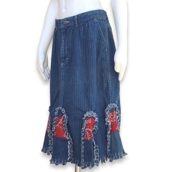 VINTAGE HANDMADE Upcycled Denim Jean Skirt S Lee Jeans Red Bandana Pintucked - Picture 4 of 14